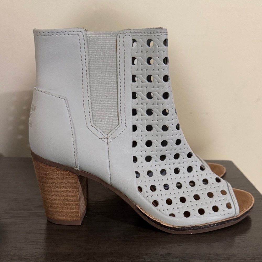 Toms Women Majorka Ankle Leather Peep Open Toe Heels boots shoes sz 7 Light Gray